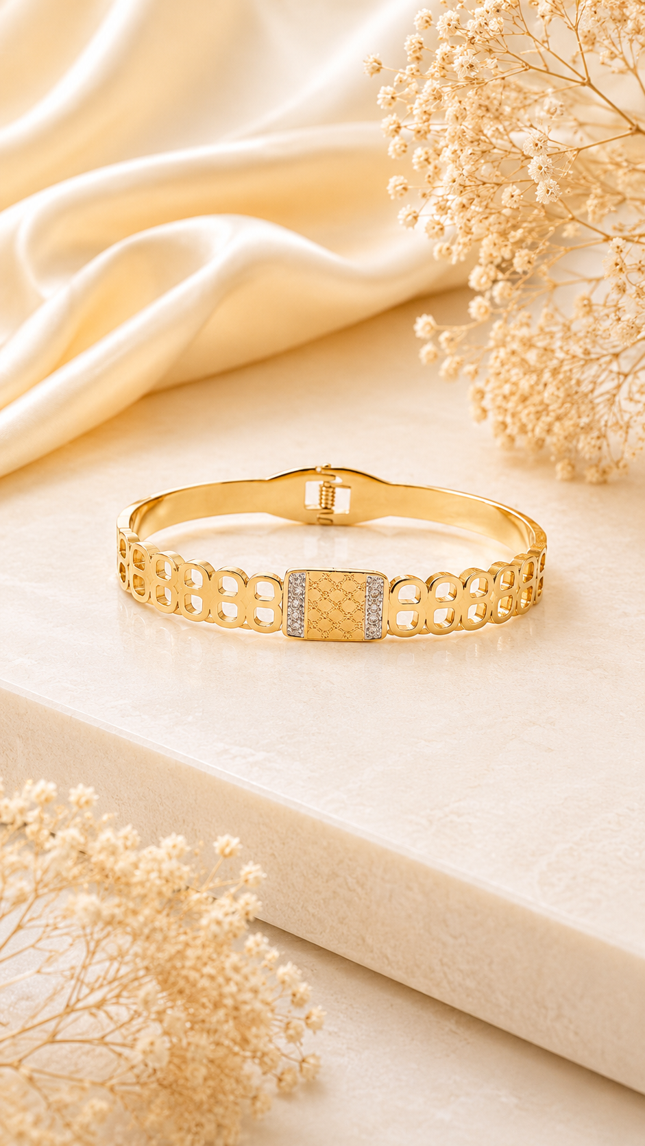 Square Centered Branded Imitation Bracelet