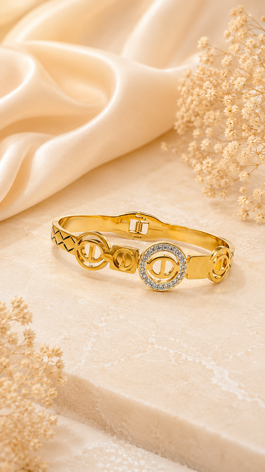 Round Centered Branded Imitation Bracelet